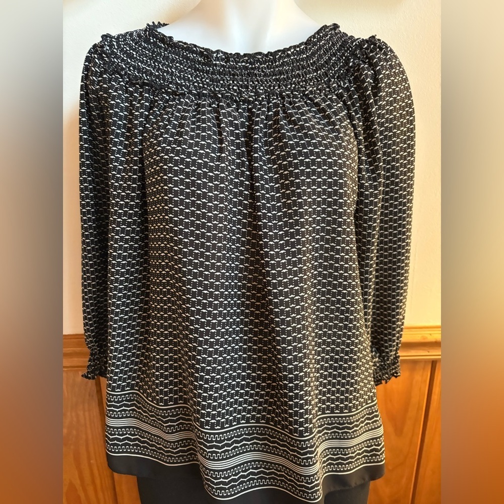 Max Studio Peasant Blouse black & white women’s Small Textured Top
